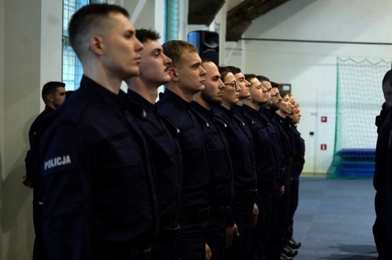 Nowi Policjanci I Nowe Policjantki Zasilili Kadry I Awskiej Komendy