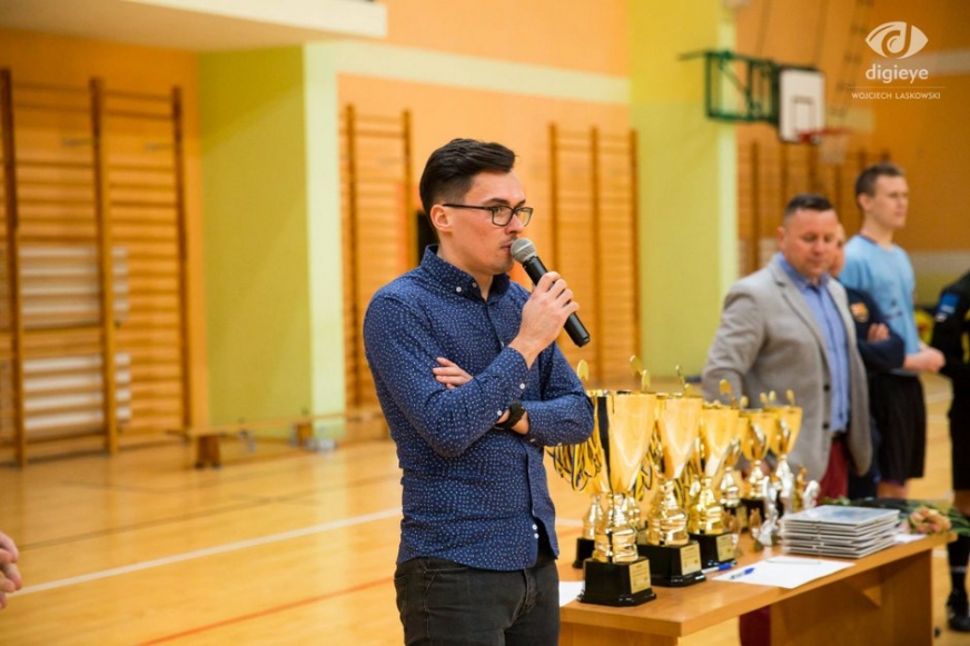 Kamil Jędrzejewski z suskiego CSiR zaprasza przedstawicieli zainteresowanych drużyn na pierwsze spotkanie organizacyjne dotyczące rozgrywek Suskiej Ligi Futsalu w sezonie 2017/2018. 