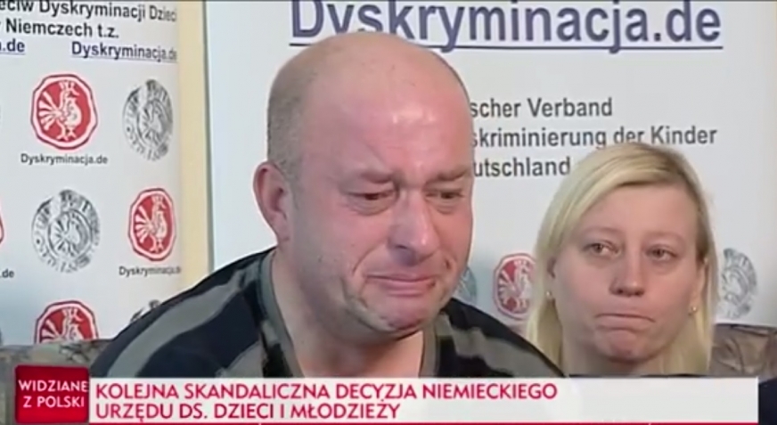 Piotr Kwiatkowski wraz z małżonką Iloną podczas konferencji prasowej w Hamburgu. Mężczyzna nie mógł powstrzymać łez.