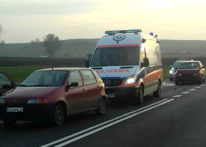 Niezachowanie przez 62-letniego kierowcę bezpiecznej odległości - to przyczyna zdarzenia drogowego w gminie Lubawa (fot. KPP w Iławie).