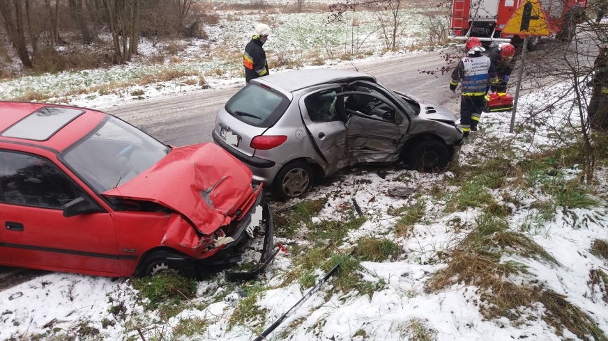Wypadek na drodze pomiędzy miejscowościami Chrośle i Radomno.