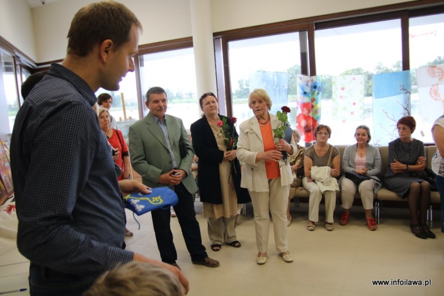 Irena Nowicka (po prawej) - tu podczas otwierania wystawy w Porcie Iława.