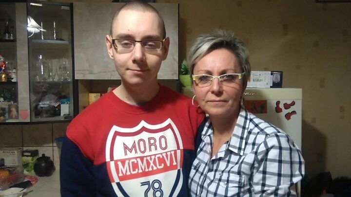 Karol i jego mama Irena, która robi wszystko, co w jej mocy, by nie oddać syna chorobie. By udało się uratować 27-latka konieczna jest nasza pomoc!