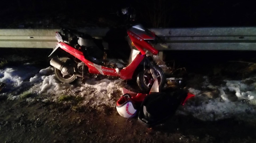 Młody mężczyzna został ranny w wypadku, do jakiego doszło na lokalnej drodze w Ząbrowie (gmina Iława) w sobotni wieczór.