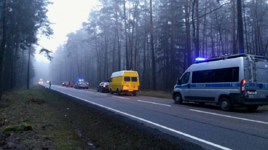 Trudne warunki przyczyniły się do porannego zdarzenia drogowego z udziałem trzech aut na trasie Iława-Ostróda (DK 16).