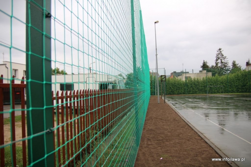 Częściową modernizację boisko sportowe przy ulicy Chełmińskiej przeszło już latem 2016, gdy zainstalowano nowe piłkochwyty i uporządkowano zieleń. Teraz prace na terenie tego obiektu będą kontynuowane.