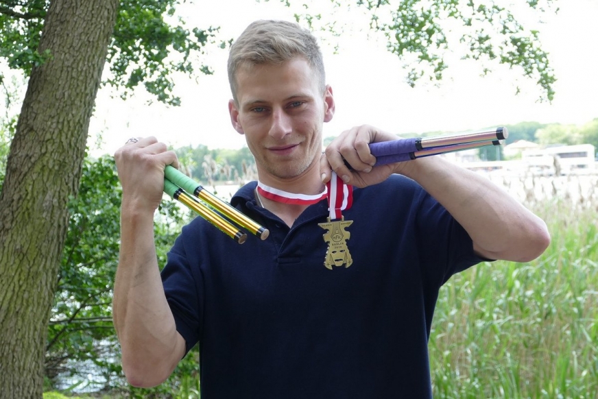 Adrian Grabski, mistrz Polski w konkurencji nunchaku freestyle.