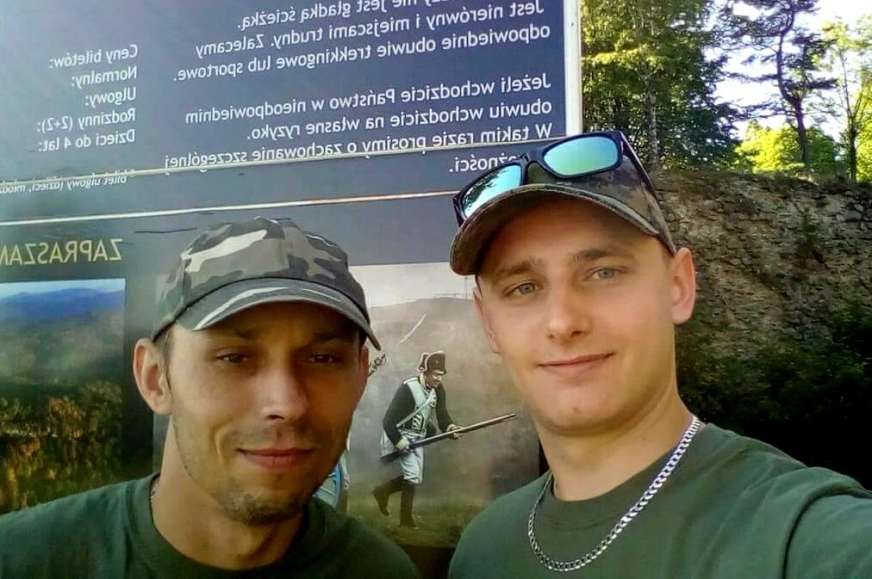 Na zdjęciu od lewej: Przemysław Witkowski - wiceprezes Towarzystwa Miłośników Ziemi Suskiej i Mateusz Mykas - skarbnik TMZS.