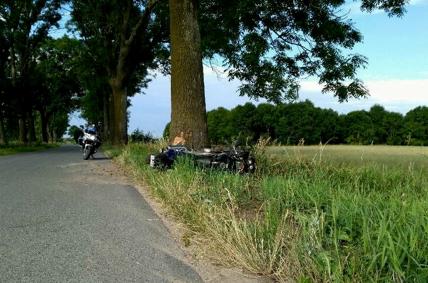 Poważny wypadek motocyklisty pod Iławą - policjanci apelują o rozsądek na drodze.