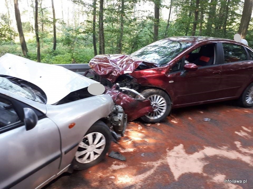 W sobotnim wypadku na trasie Michałowo - Olbrachtówko w gminie Susz najbardziej ucierpiała pasażerka daewoo. Kierowca tego pojazdu nie dostosował prędkości do warunków ruchu, w wyniku czego uderzył czołowo w inną osobówkę.