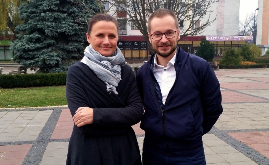 Burmistrz elekt Dawid Kopaczewski wraz z Dorotą Kamińską, którą powoła na stanowisko swojego pierwszego zastępcy.