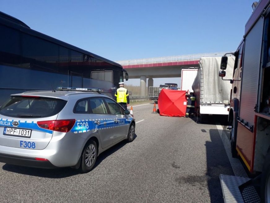 W tragicznym wypadku na autostradzie A2 w województwie łódzkim zginął 21-letni mieszkaniec powiatu iławskiego.