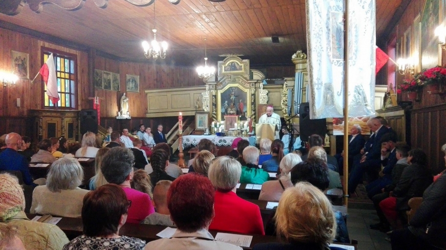 Biskup Jacek Jezierski w Gałdowie odczytuje list w sprawie przypadków pedofilii w Kościele.