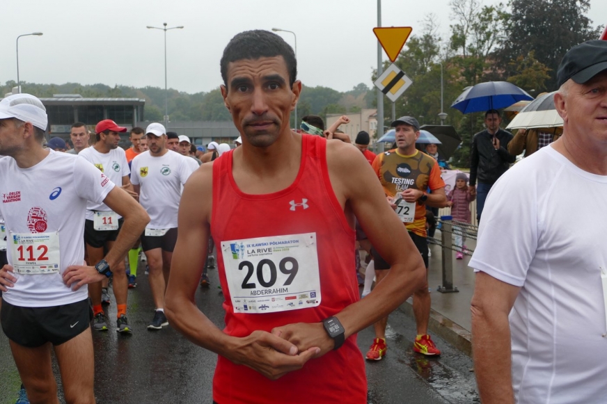 Abderrahim Elasri - był faworytem i wygrał. Mieszkaniec Chorzowa jako pierwszy przekroczył dzisiaj linię mety Iławskiego Półmaratonu.
