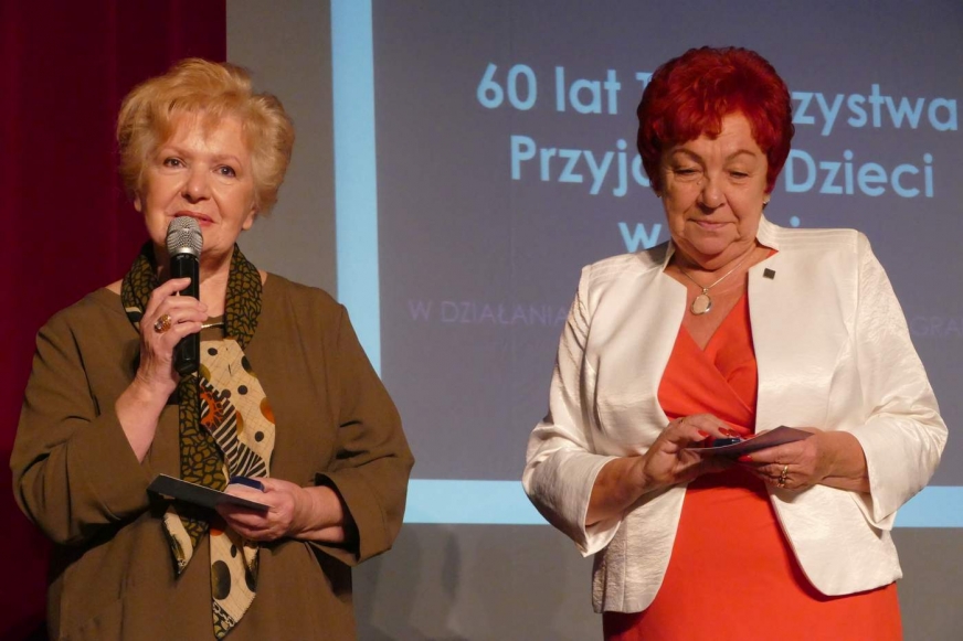 Krystyna Rychlik (po prawej) i Grażyna Mądra, laureatki medalu im. dr Henryka Jordana - najważniejszego odznaczenia nadawanego przez TPD.