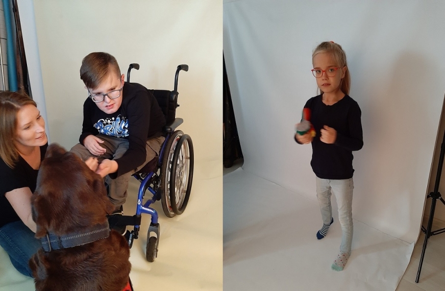 Kulisy sesji zdjęciowej do iławskiego charytatywnego kalendarza na rzecz niepełnosprawnych dzieci. Na zdjęciach są Ola, Alan i pies-terapeuta, Lucky.