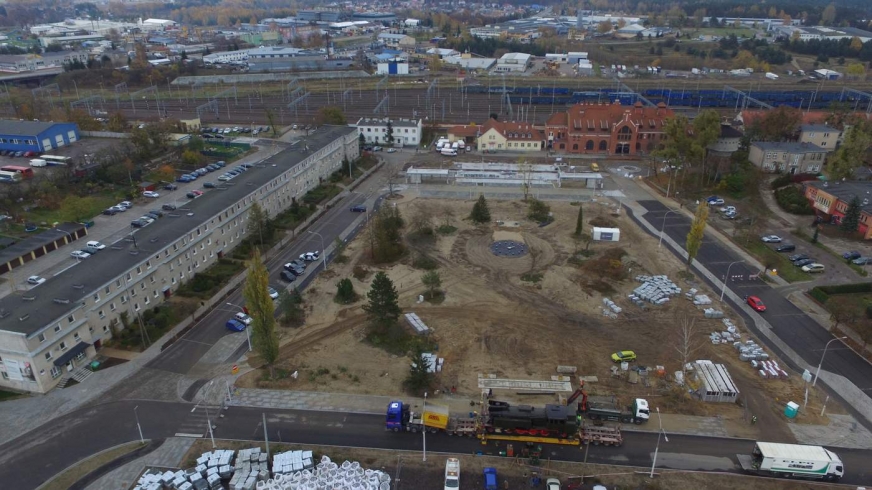 Przebudowa terenu przy dworcu PKP Iława Główna wraz z renowacją lokomotywy i zakupem 9 nowych autobusów ZKM - to inwestycja, na realizację której na 2020 rok zapisano największe ze wszystkich przedsięwzięć środki finansowe.