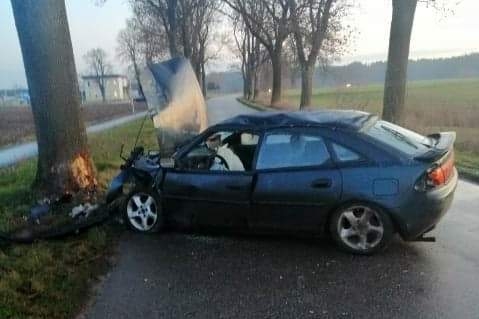 Jedna osoba poszkodowana w porannym wypadku na lokalnej drodze w Kamieniu Małym (gm. Iława).