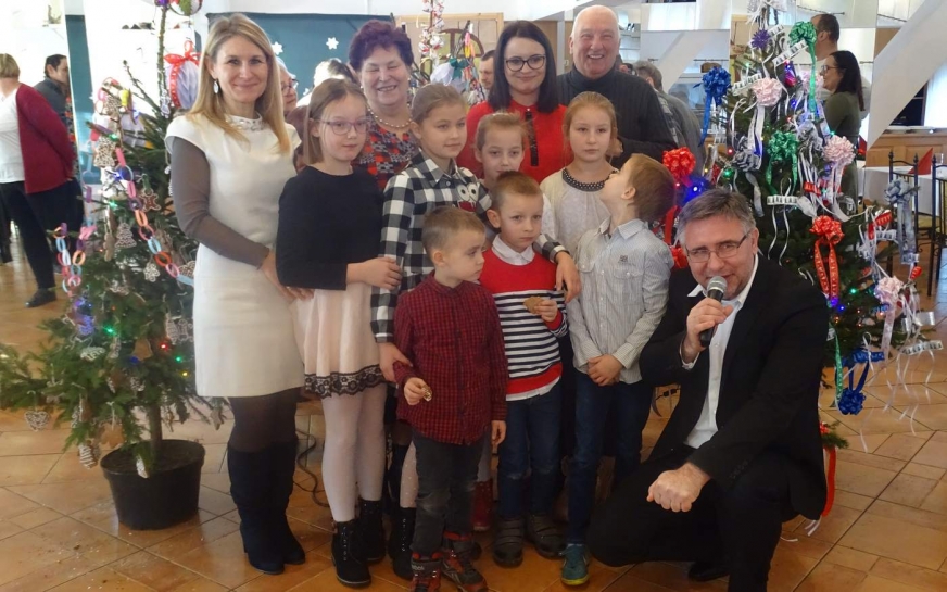 Specjalni świąteczni goście, dzieci z domu dziecka, w kompleksie Zajazd Chełmżyca.