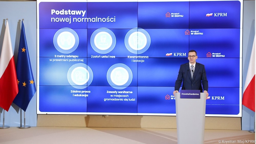 Premier Mateusz Morawiecki podczas dzisiejszej konferencji prasowej.