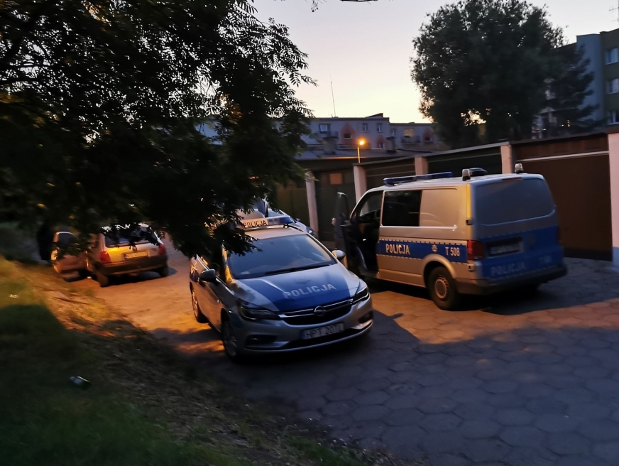 Policyjna interwencja wobec tego pijanego kierowcy miała miejsce w centrum miasta, przy garażach na ulicy Obrońców Westerplatte.