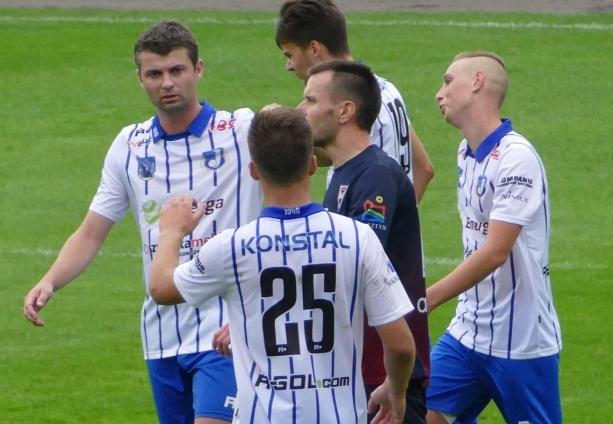 Grający trener Wojciech Figurski w tym meczu zdobył dla Jezioraka jedyną bramkę.
