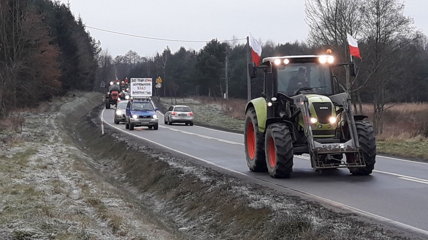Środa, 2 grudnia: rolniczy protest trwa na drodze krajowej nr 16.