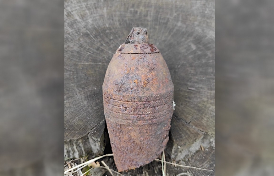 Znaleziony fragment granatu moździerzowego.