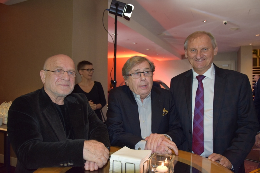 Na zdjęciu z Wójtem Gminy Iława Krzysztofem Harmacińskim aktorzy Henryk Talar i Janusz Gajos, także wyróżnieni podczas gali Magazynu VIP.