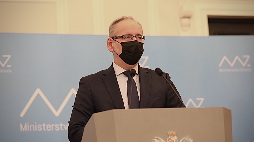Adam Niedzielski, Minister Zdrowia, ogłosił obostrzenia związane z Omikronem, nowym wariantem koronawirusa.