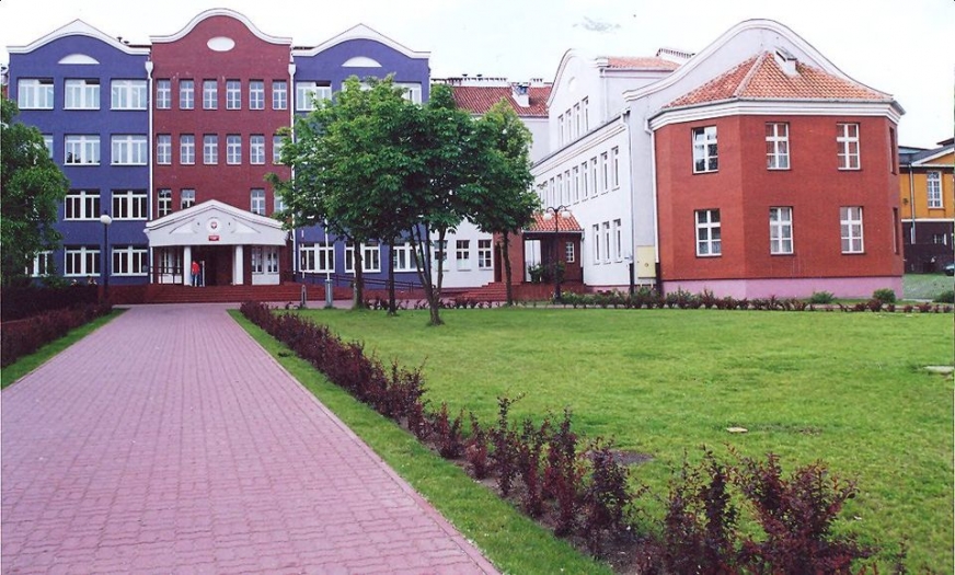 Szkoła Podstawowa nr  3 w Iławie oraz Miejska Biblioteka Publiczna w Iławie. To dwa miejsca, gdzie odbywać się będą bezpłatne lekcje języka polskiego dla przebywających w naszym mieście uchodźców z Ukrainy.