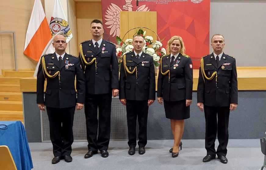 Na zdjęciu od lewej: st. kpt. Krzysztof Rutkowski, st. kpt. Bogdan Grzymowicz, mł. bryg. Kamil Szczech, ogn. Emilia Kołpacka, st. bryg. Piotr Wlazłowski.