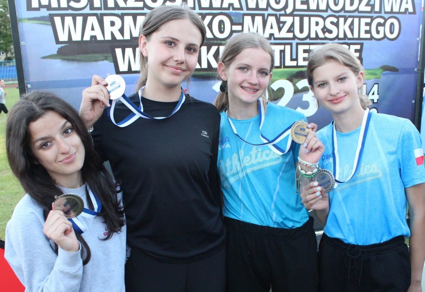 Od lewej na zdjęciu są: Natalia Zięba, Alicja Zabłocka, Maja Mozarczyk i Wiktoria Skorupska.