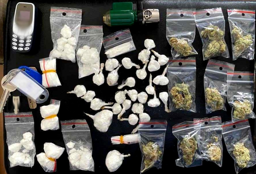 Narkotyki znalezione przez iławskich policjantów przy poszukiwanym 25-latku z Ostródy.