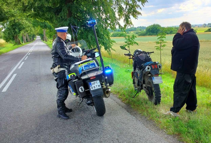 Upojony alkoholem 50-letni motocyklista został zatrzymany w czwartek w gminie Zalewo. 