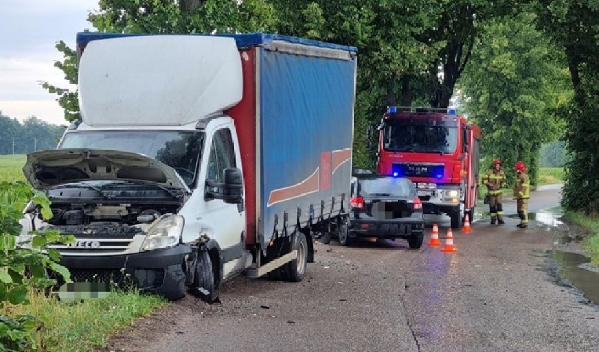 W Międzychodzie, na trasie między Zalewem a Miłomłynem, osobówka zderzyła się z ciężarówką.