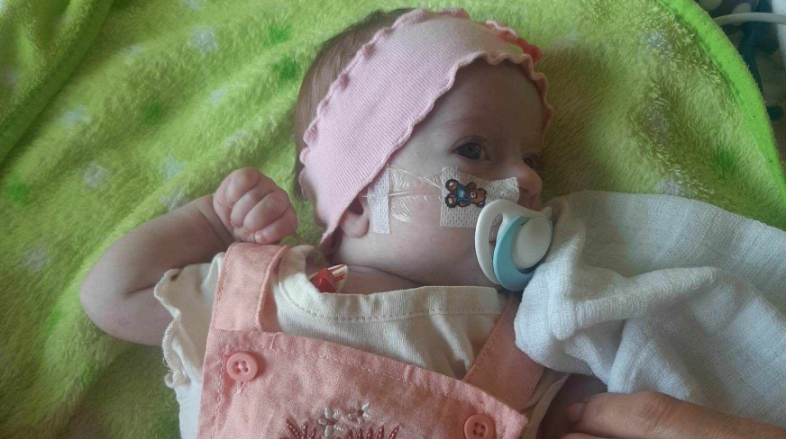 Domem malutkiej Zosi są od 3 miesięcy kolejne szpitale... Jej mama chce jak najczęściej odwiedzać córeczkę, zwróciła się z prośbą o pomoc.