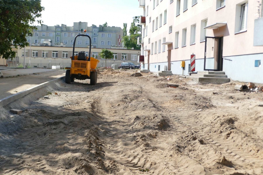 Teraz m.in. jest przebudowany teren bezpośrednio pod jednym z bloków na ul. Konopnickiej.