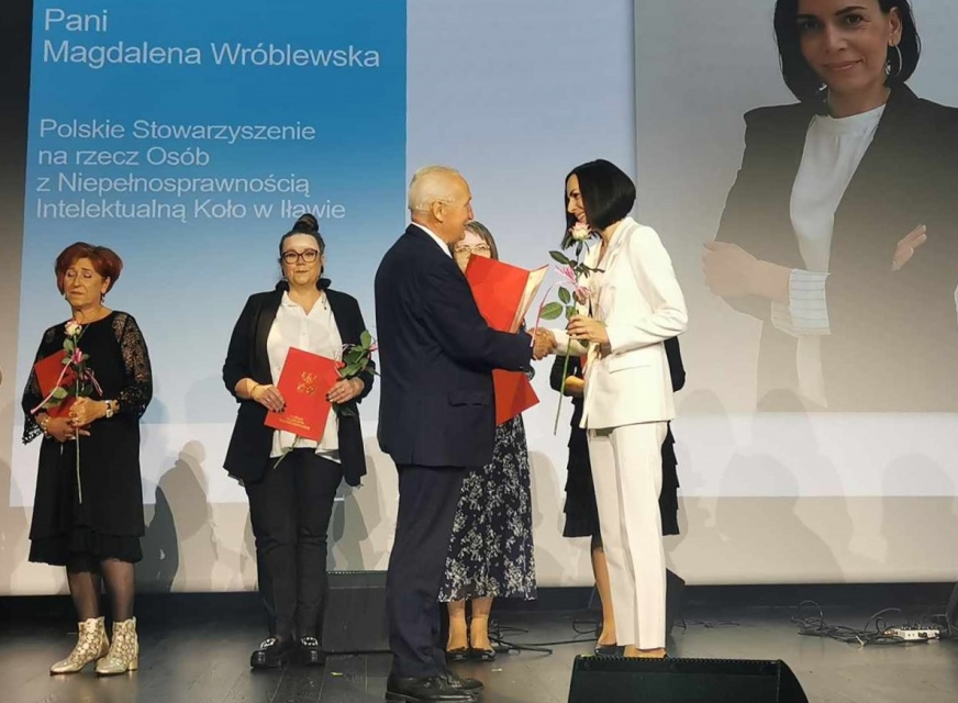 Nagrodę odbiera Magdalena Wróblewska.