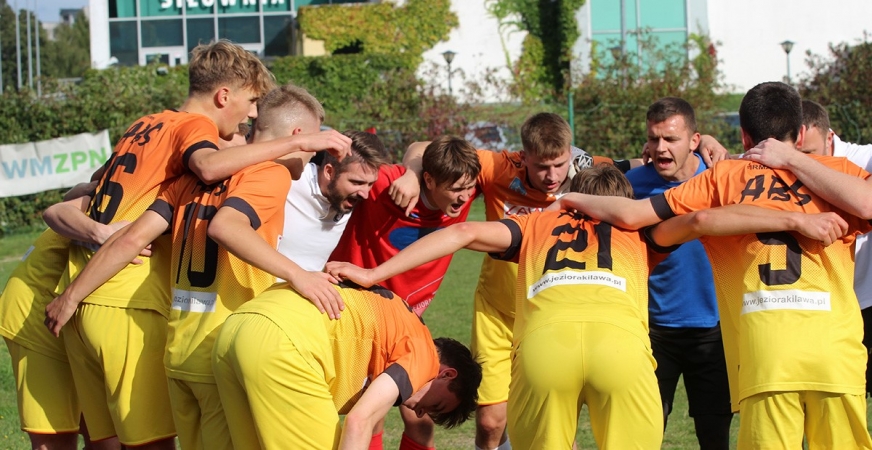 Druga drużyna Jezioraka Iława w tej kolejce pokonała na wyjeździe w A-klasowych derbach Orzeł Ulnowo 4:1