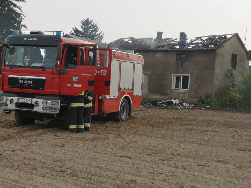 Po dzisiejszym pożarze dom jednorodzinny w Grabowie nie nadaje się do zamieszkania.