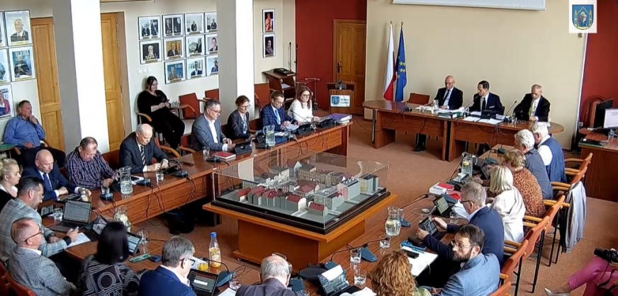 Dzisiejsze posiedzenie Rady Miejskiej w Iławie - kadr z internetowej transmisji.