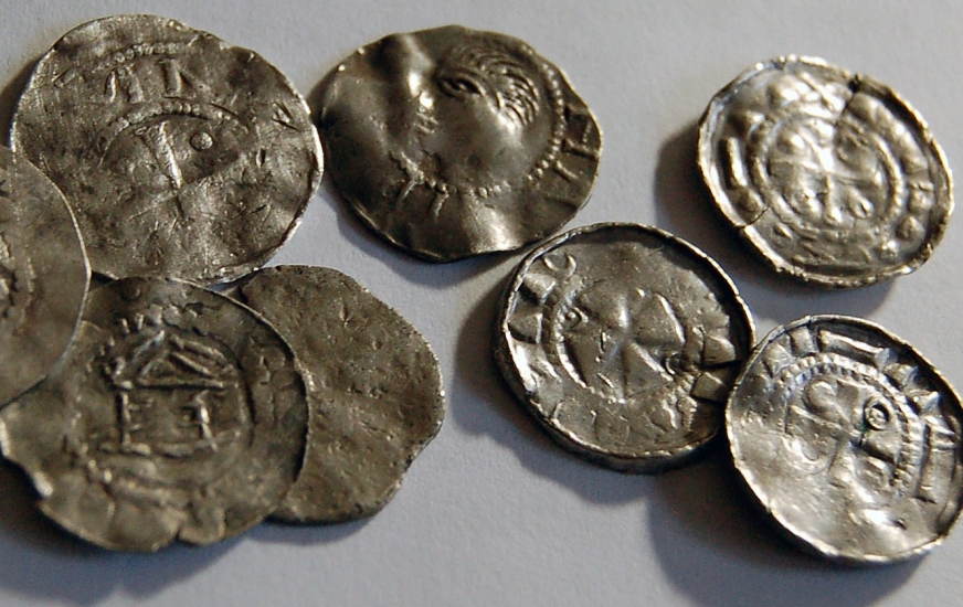 Znaleziony pod Iławą skarb średniowiecznych monet.