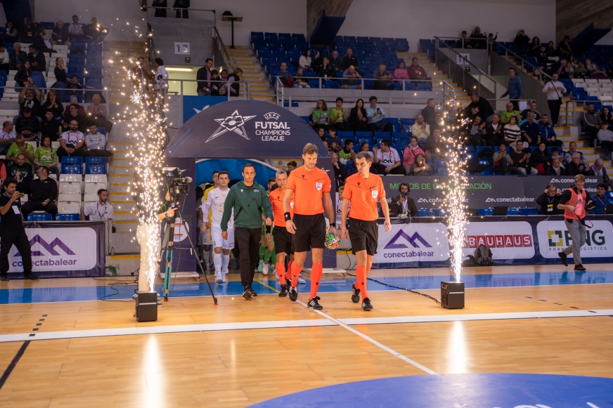 Zespoły AE Mallorca Palma Futsal i Constract Lubawa wychodzą na mecz Ligi Mistrzów w futsalu