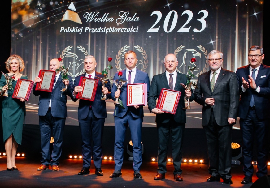 Wójt Gminy Lubawa Tomasz Ewertowski (na zdjęciu trzeci od lewej) w gronie uhonorowanych na Wielkiej Gali Polskiej Przedsiębiorczości.