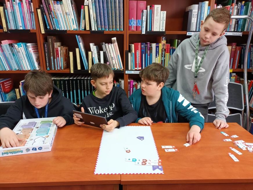 Na zdjęciu lekcja biblioteczna z udziałem uczniów SP3 w Iławie w ramach projektu 