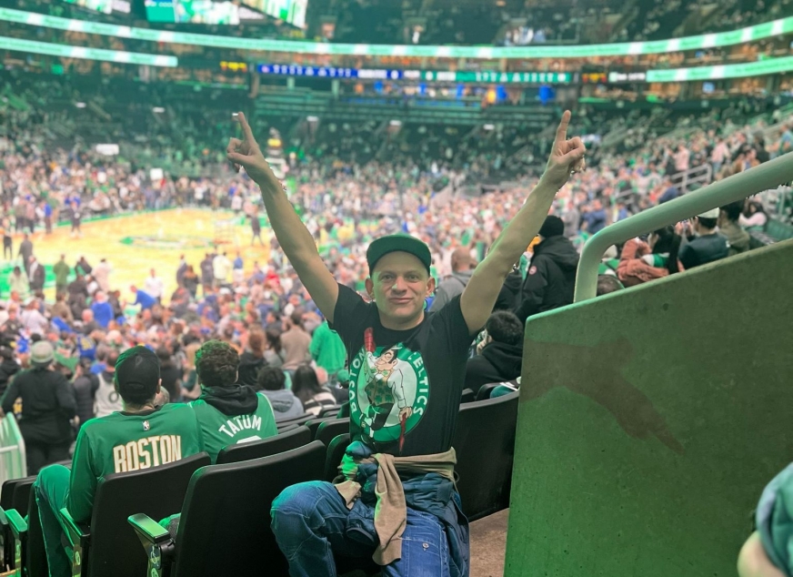 Iławianin Kamil Jabłoński na meczu Boston Celtics