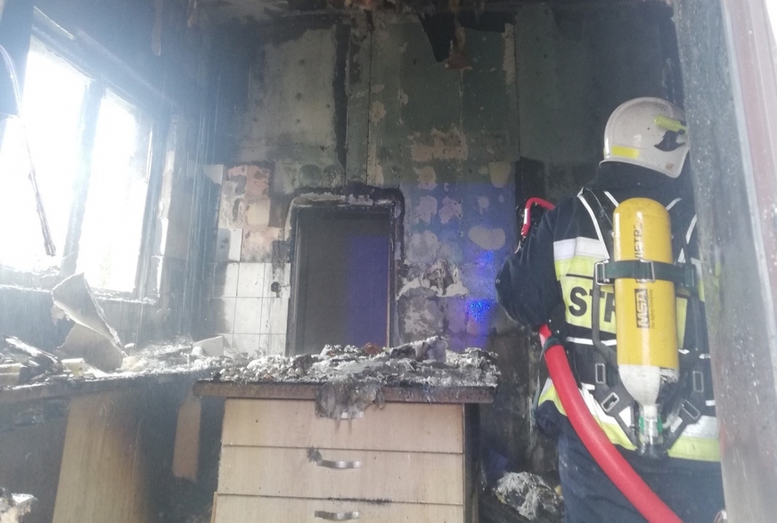 Poważne straty po piątkowym pożarze w budynku remizy i świetlicy wiejskiej w Nielbarku.