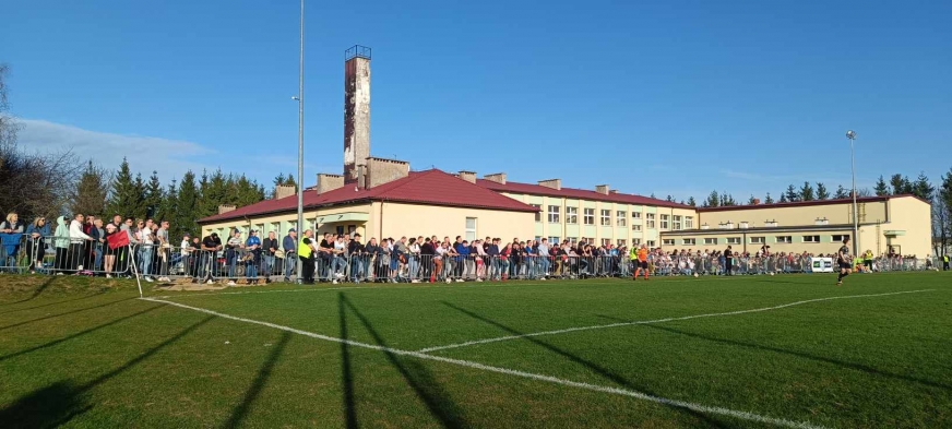 Kibice licznie przybyli na stadion w Grabowie, gdzie miejscowy Constract podejmował Jezioraka Iława