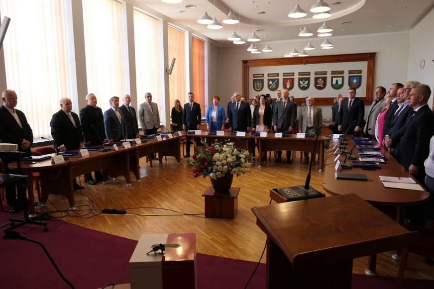Na pierwszej sesji Rady Powiatu Iławskiego VII kadencji. Posiedzenie w obiektywie.